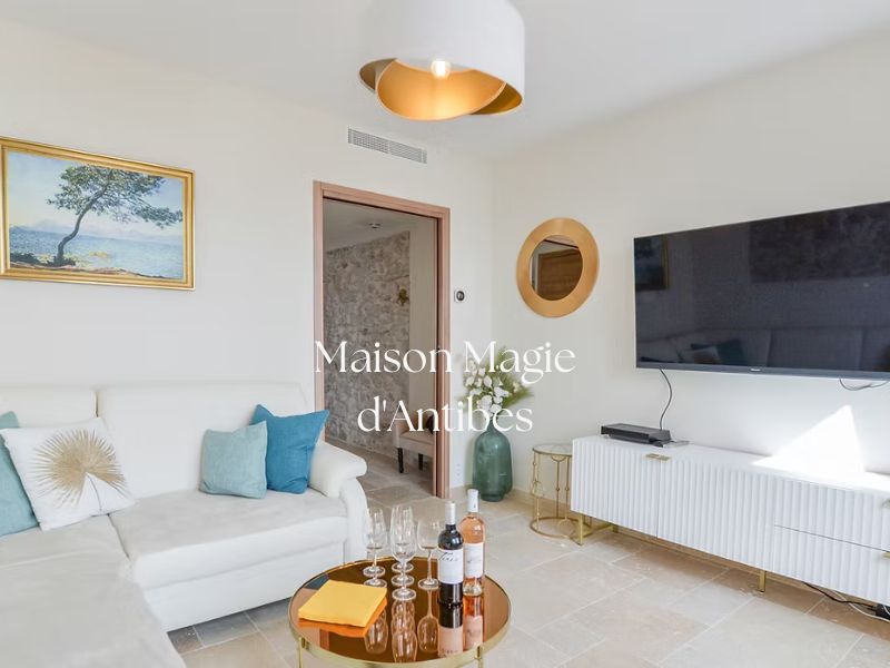Antibes Maison Magie